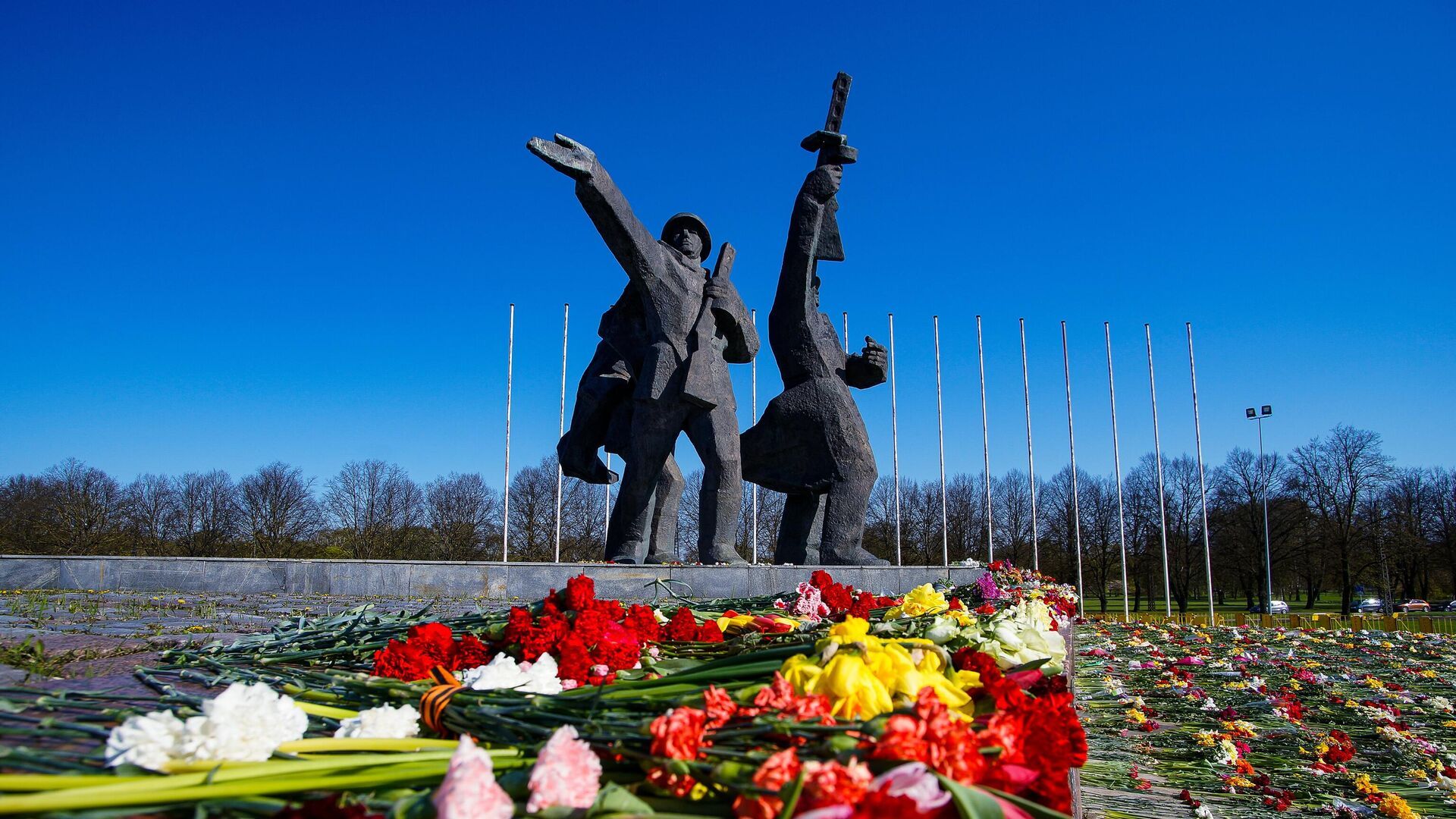 Сейм Латвии разрешил снести советский памятник Освободителям Риги