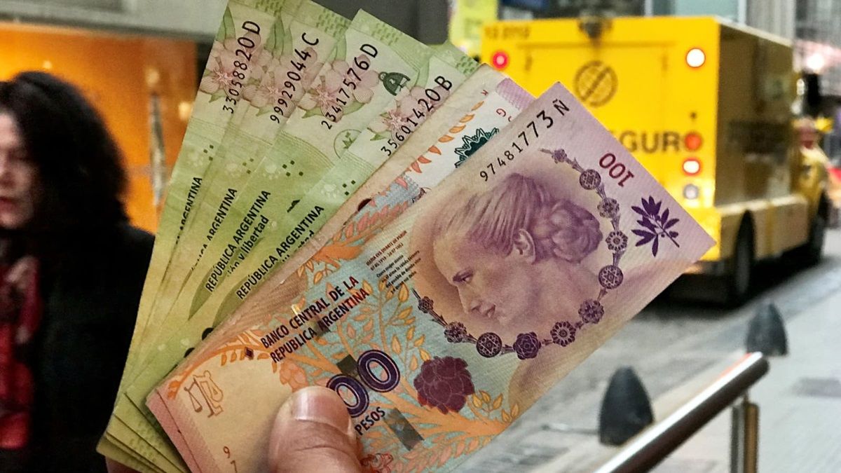 В Аргентине впервые за 30 лет инфляция превысила 100%