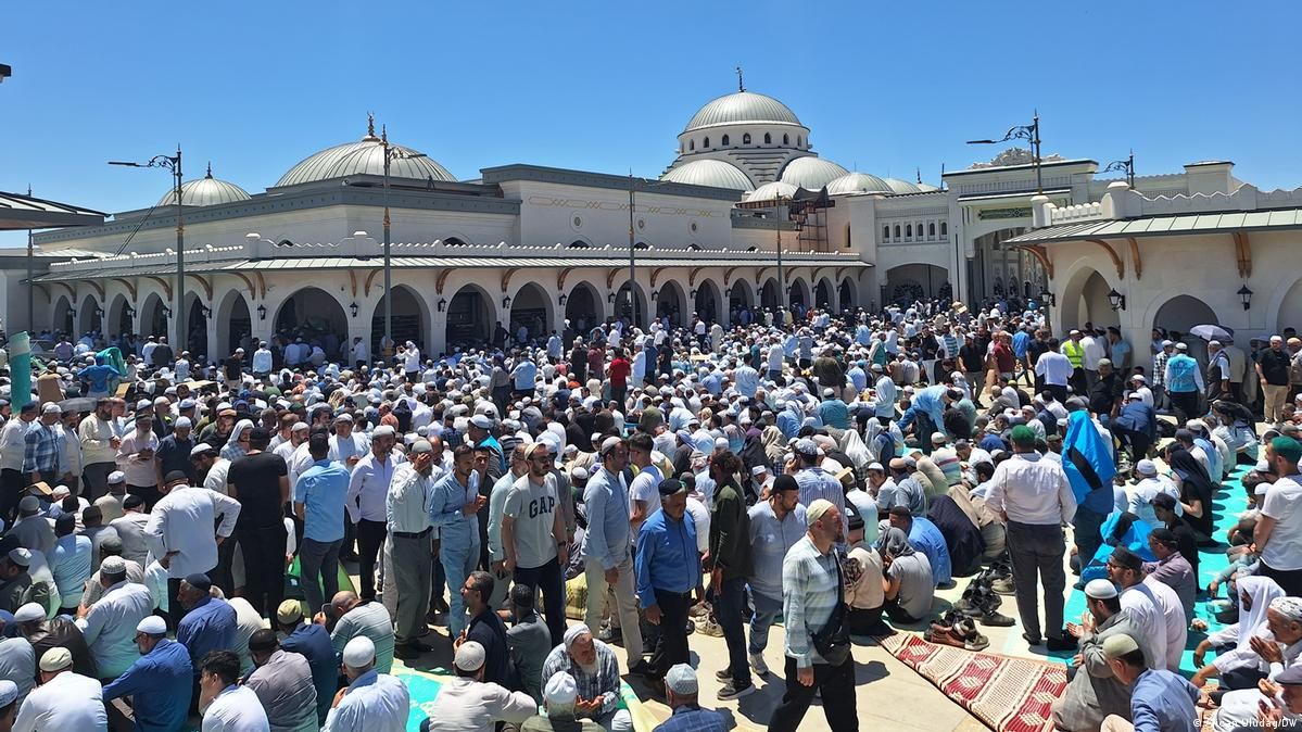 Menzil Köyü: İbadet, ticaret, turizm